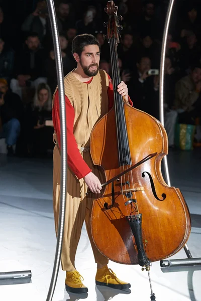 Look 25